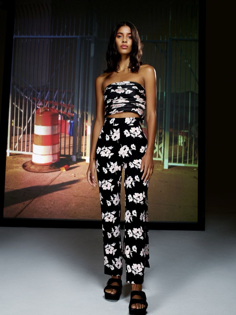 Cinq à Sept Addie Ikat Floral Pants Black Pink Size 6 Spring 2021 collection